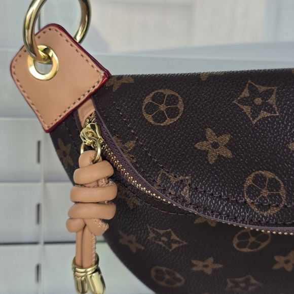 Modern + Chic Louis Vuitton Cross Body Bag Women Monogram Gold Hardware - Picture 6 of 15